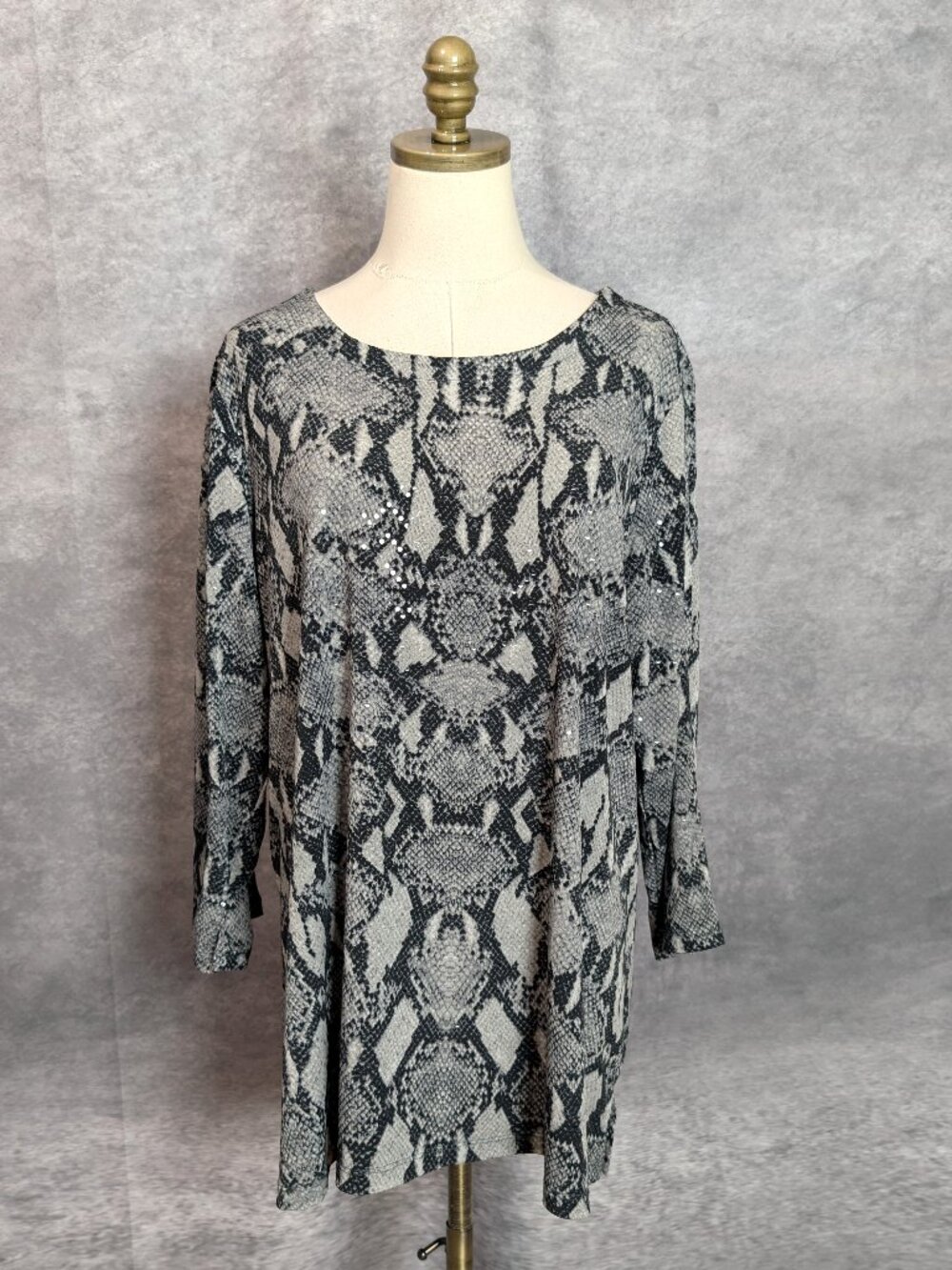 Susan Graver Liquid Knit Paillettes Snakeskin Tunic Top XL Gray Black Glam Artsy